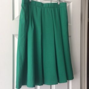 Beautiful Kelly green skirt!